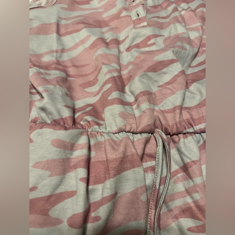 Pink Lily pink and gray camo romper Size Medium - Picture 2 of 4